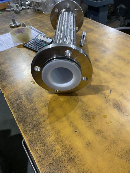 夾布膠管外層膠搭縫有痕跡及竹節(jié)紋的產生原因